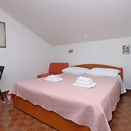 Apartments With A Parking Space Kornic, Krk - 415 Экстерьер фото