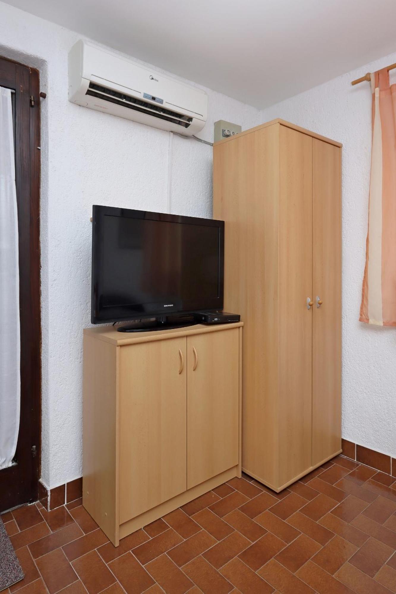 Apartments With A Parking Space Kornic, Krk - 415 Номер фото